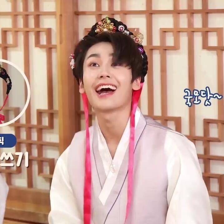 또라이들 막상 파면 음악에 관하여는 진지하다 19금도 많다 3명은 군대.. 갔다.. (국방부씨 우리오빠들 아야☆하면 때지할거에요) 스레주 입덕해