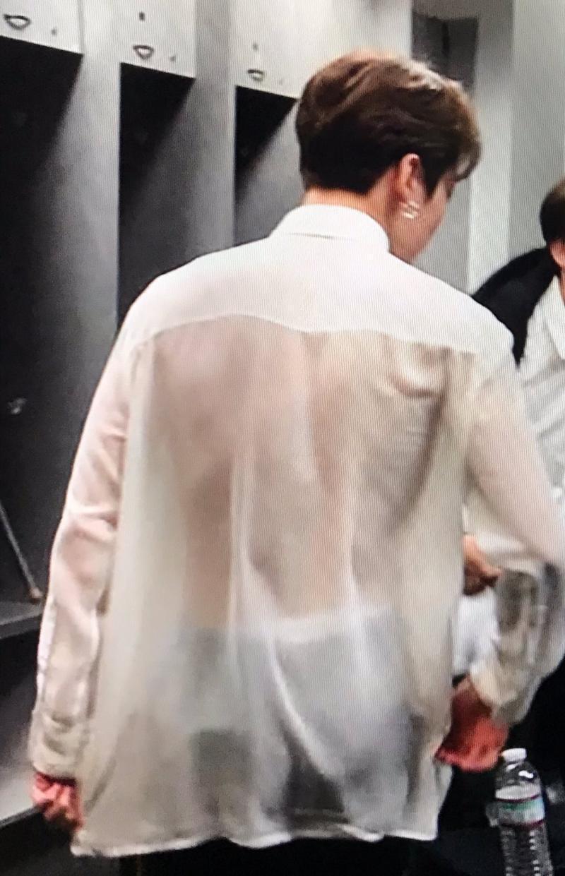 하 진짜 너무 잘 생겼고 너무 예쁘게 생겼고 또, 노래도 잘 부르고 춤은 또 기가막히고 그냥 뭐 하나 틈 잡을 수 없이 완벽한 전정국 !!!!