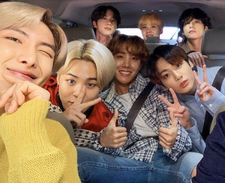 그냥 방탄. 최애라고 할 거도 없어 그냥 방탄이 최애야. 방탄 사랑해. 죽어도 사랑해. 영원히 행복해.