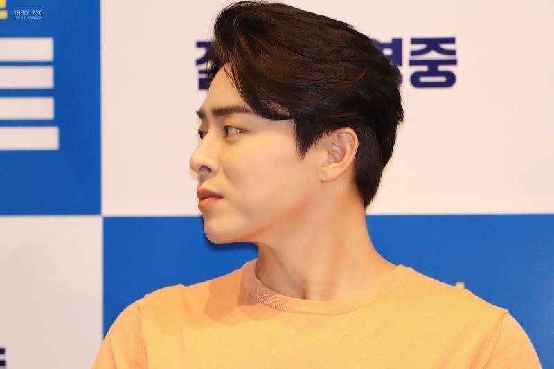 섹시한 츤데레들...아닌 척 다 받아주는 거 그리고 평소에는 새끈빠끈하게 하고 다니던 사람이 어느날 편한 맨투맨에 안경쓰고 나와서 꺼벙이 모멘트