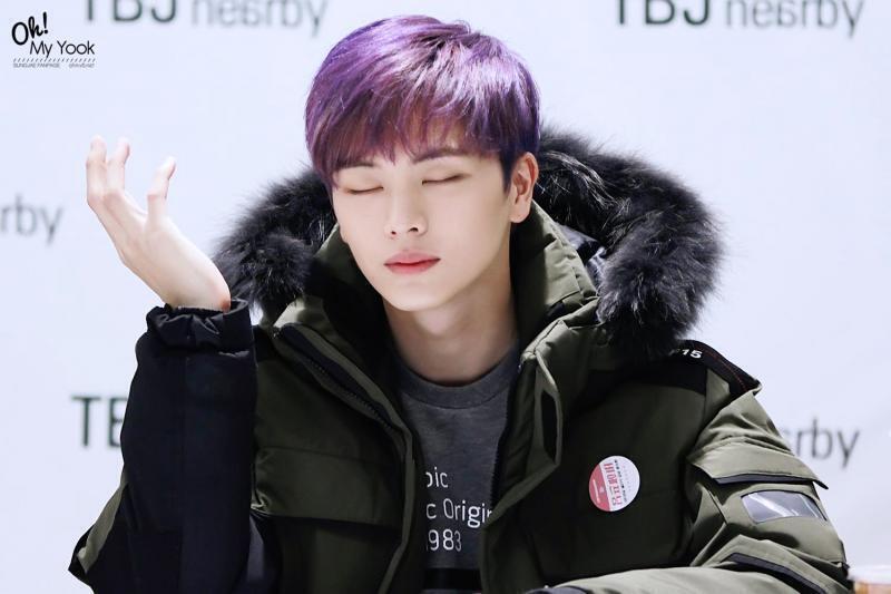 퍼플성재... 진짜 말도 안 되게 잘생겼다ㅠㅠ