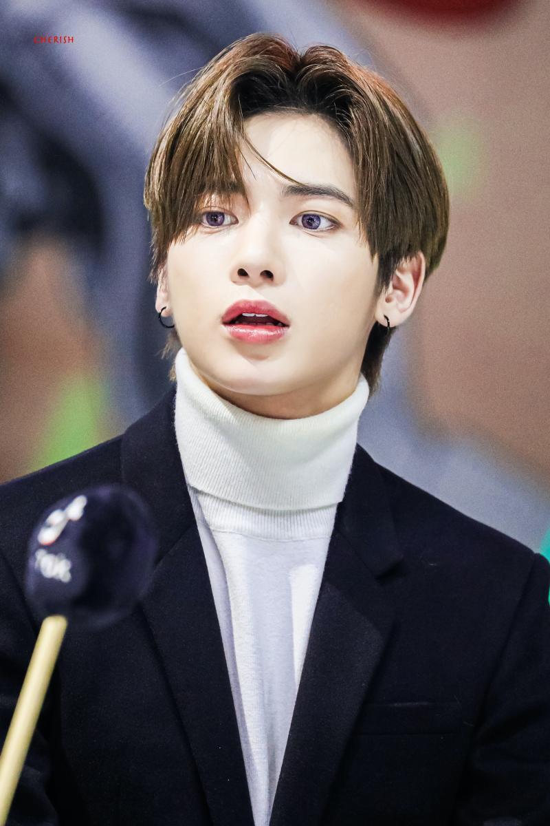 우리 동글동글 몰티져스야! 이제 19살인데 고민상담도 해주고 명언도 남기고 인생 n회차 다람쥐야! 키가 177 작은 키도 아닌데 멤버들이 왕커서