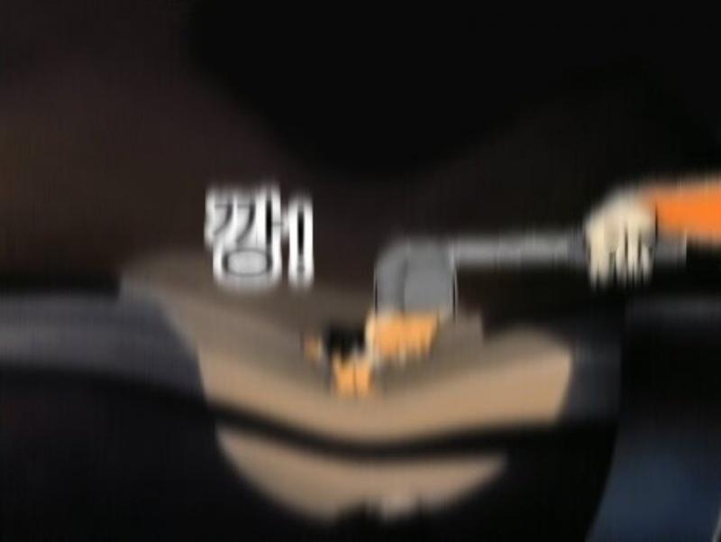 1. 밤에 성시경 둘이 걸어가면? 야간투시경! 2. 딸기가 직장에서 짤리면? 딸기시럽! 3. 주식을 몰래 사면? 시크릿주주! 4. 엉덩이가 웃으