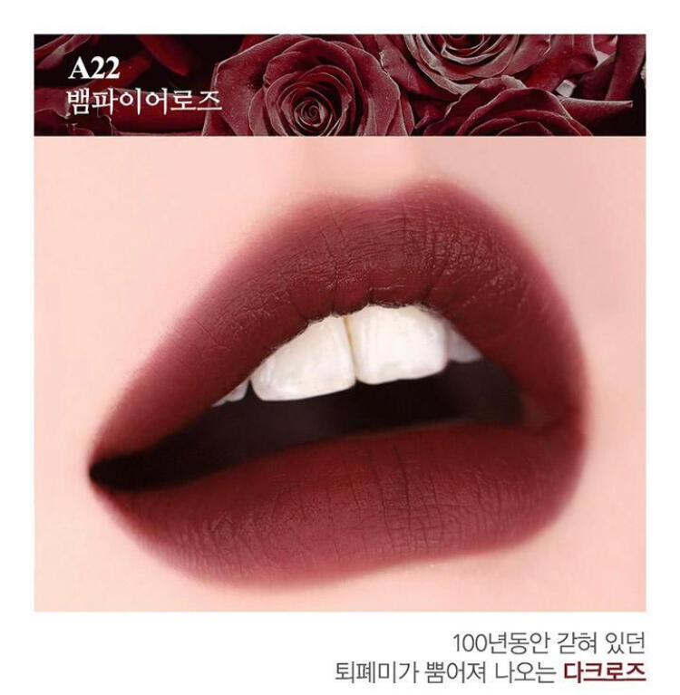 블랙루즈 뱀파이어로즈 : 사진보다 직접 발색은 좀 딥하고 퍼플? 느낌 좀 나 너한테 바르면 잘 어울릴고 가탱.. 이건 7400원 랄라블라에 입점
