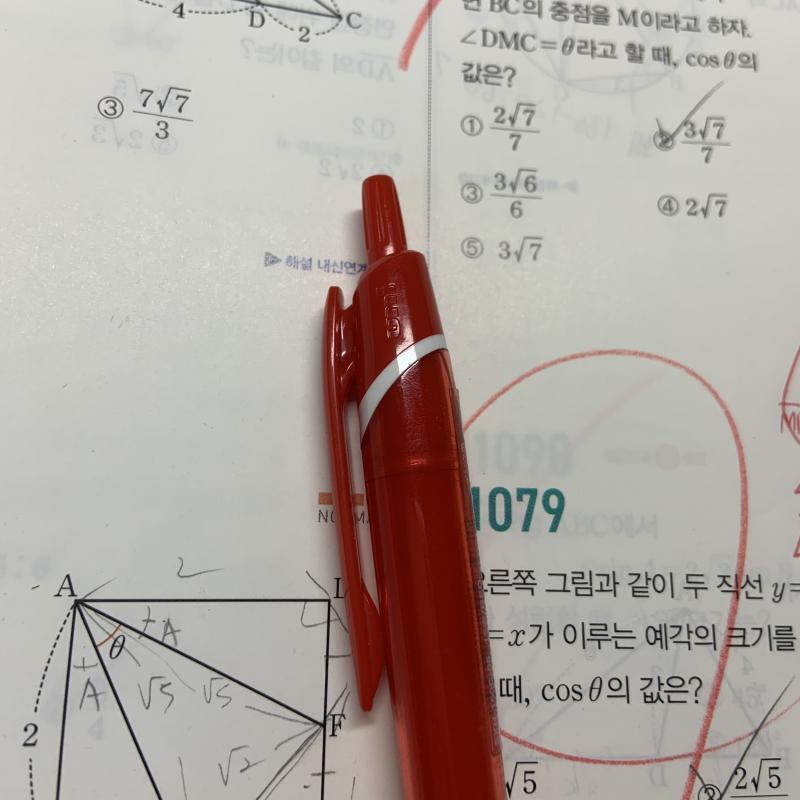 펜은 무사히 살아났어 내 샤프는 다시 못 살리겠지...