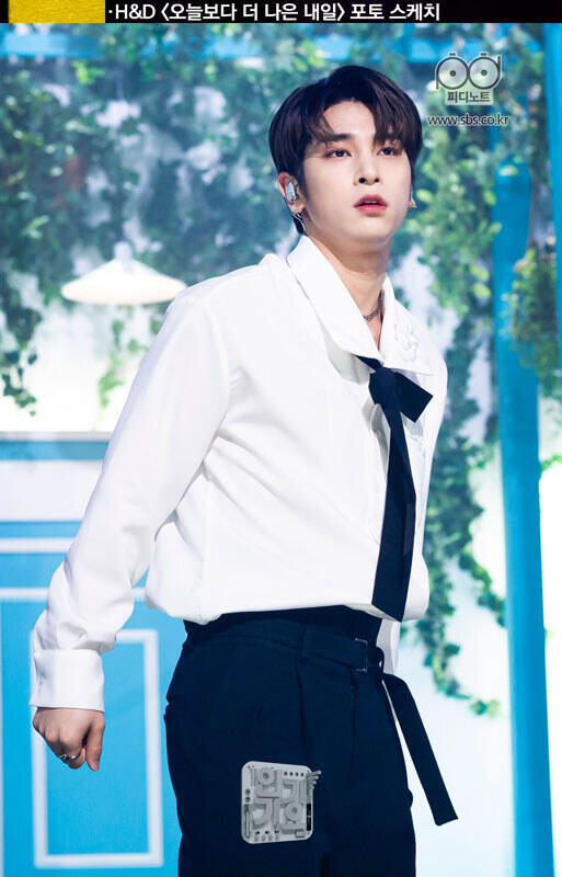 이한결 왕리본 착장 너무 귀여웡ㅠㅠ