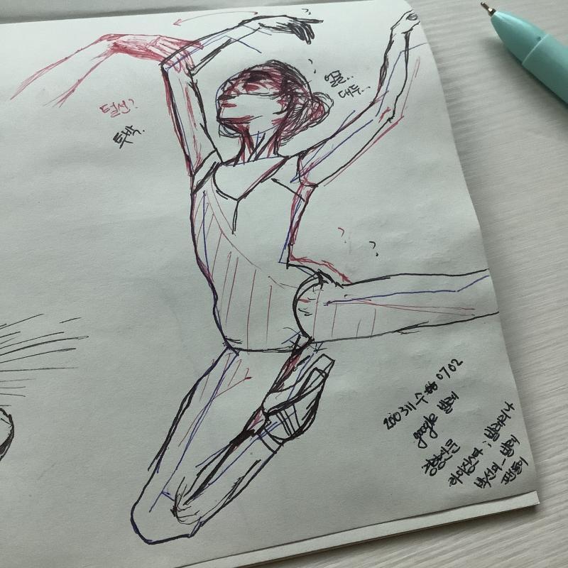 그리다보니 대두돼서 빨간 선은 고친 선,, 선을 깔끔하게 쓰자니 투박하고 평소에 낙서하던 대로 스슥 하자니 털선이다. 유튭에서 어느 미술학원 원
