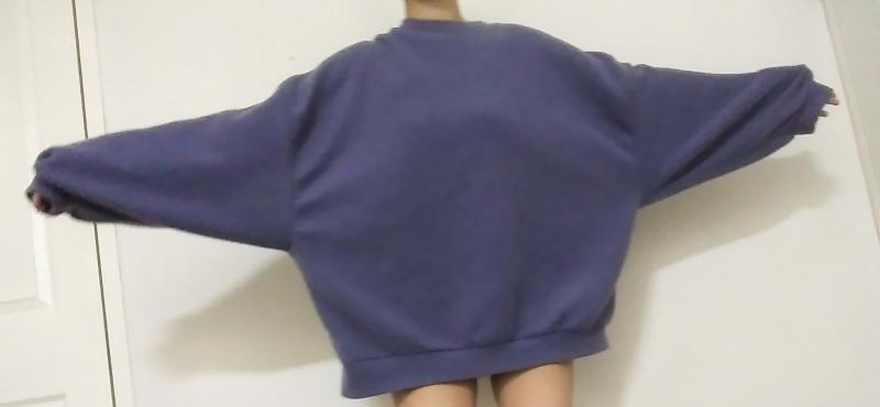 팔 내리면 뭐 그렇다쳐도 올리면 저게 뭐람 이거 입으면 백팩 못맴 진짜로