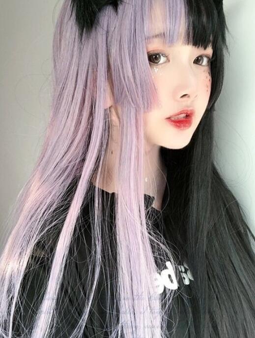 걍 긴생머리 가발이랑 사진에 나오는 씹덕같은 가발 중에서 고민중에 머가 낫냐 참고로 가발인거 티 안나게 모자 쓰고 다니고 일주일에 몇번 안나갈거