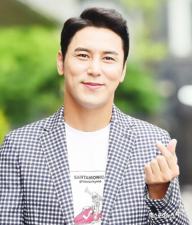 장민호님.... 빛 밖에 보이지 않습니다....