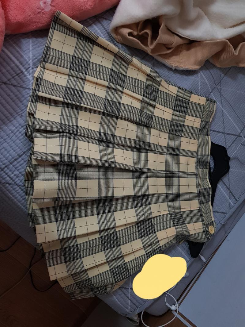이건데 옆에 노랑이 실제랑 비슷한색이야
