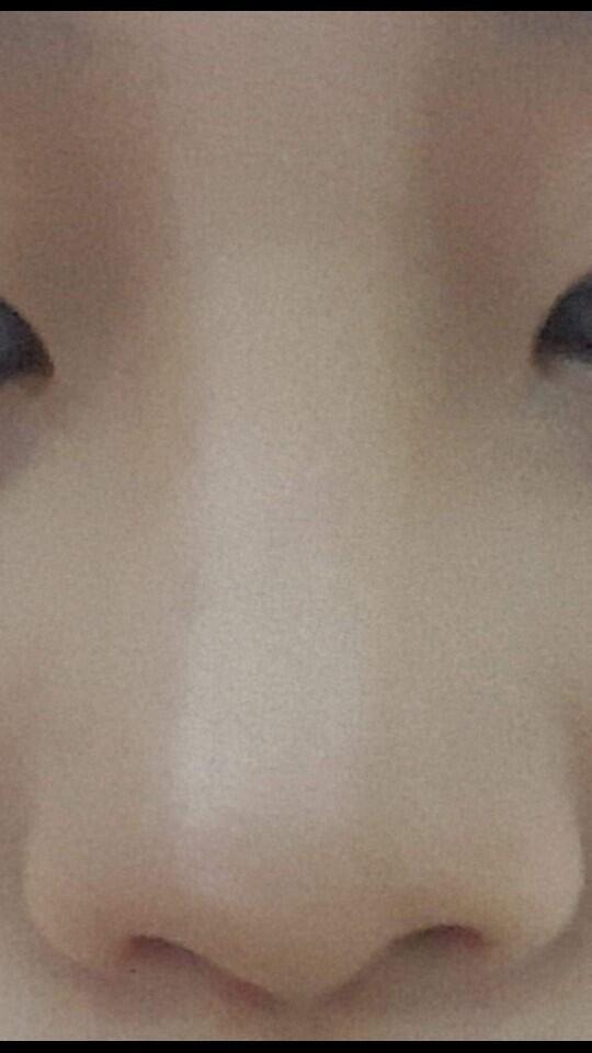 그렇다면 나도! 왕왕 복코로서 안올릴 수가 없지 첫번째는 생얼 모공 미안.. 나는 피부부터 사기치고 댕겨서..