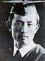 위에서 순서대로 백석 시인 컬러 복원 (함흥 영생고등보통학교 영어 교사 시절) 윤동주 시인 (가운데, 맨 아래 동일 인물) (학사모 사진은 연희