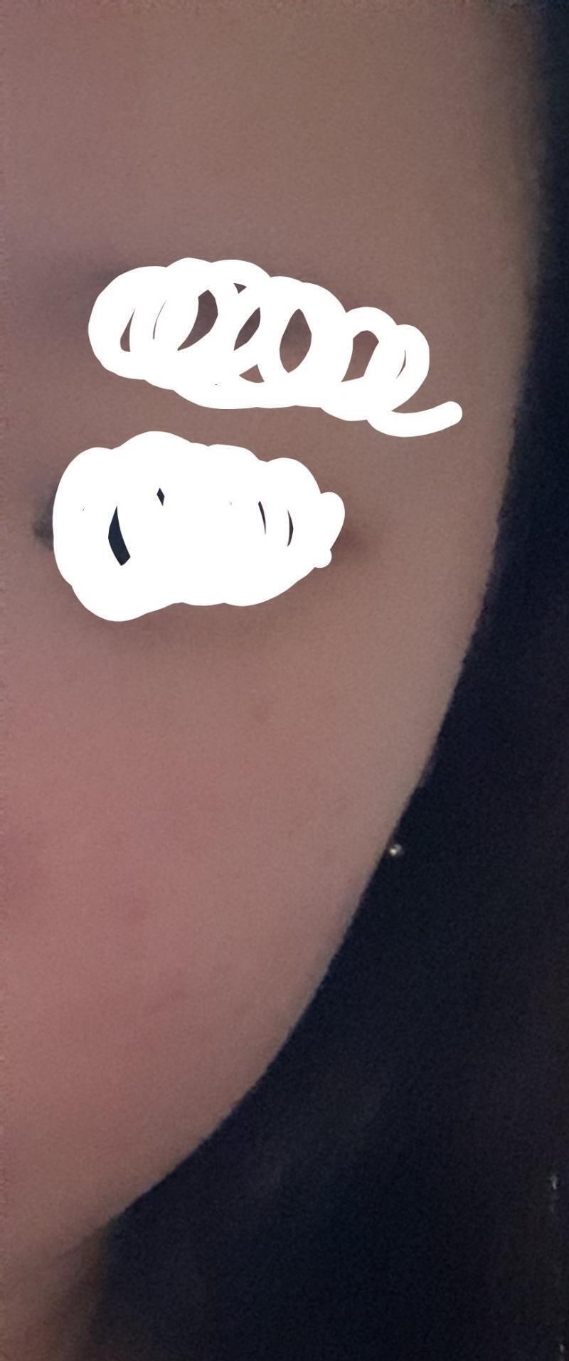 이건 파란색잠옷입고 자기전 조명안받을때 받앗을때