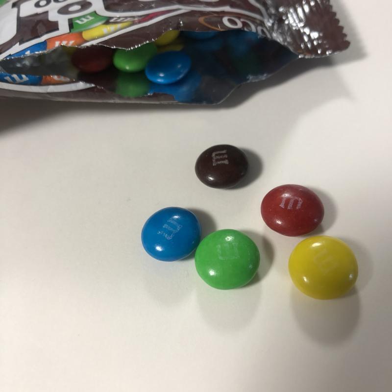 이건 내가 먹고있는 초콜릿 사진
