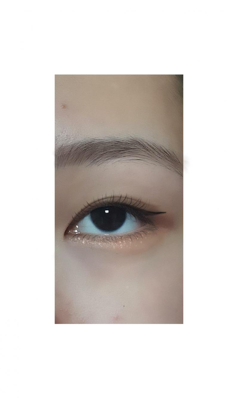 >>23 아 졸리다....질문있으면 앵커로해죠 쌍꺼풀때문에 고민이면 아라를 쌍꺼풀 두께의 1/3 정도로 그리면 덜 두꺼워(???)보여! 속눈썹