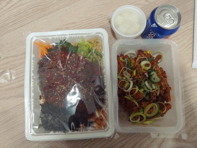 아까 시켜먹은 닭발