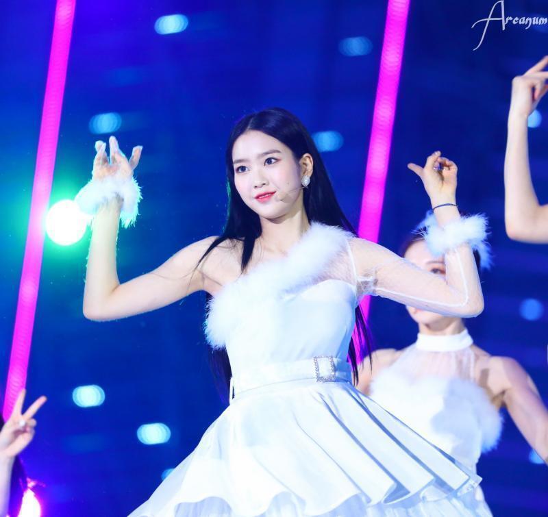 👤 지호야 나한테 오빠라고 불러 🐯 왜? 👤 잘생기면 다 오빠지 🐯 그럼 나한테 오빠라고 불러야겠네 킹갓 잘생긴 오마이걸 지호