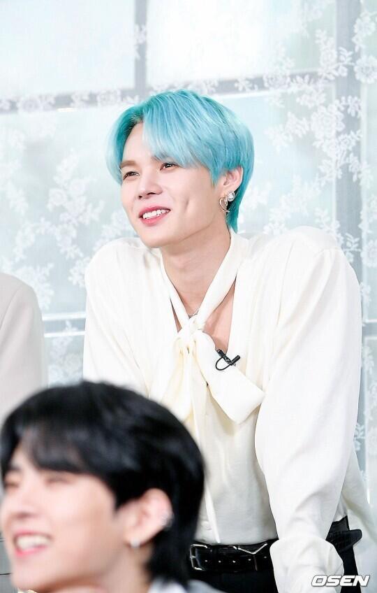 빅톤 임세준!!!!! 내 기준 파란 머리 레전드.. 근데 안쪽 앞머리(?) 다 끊겨 있더라ㅠㅠㅜ