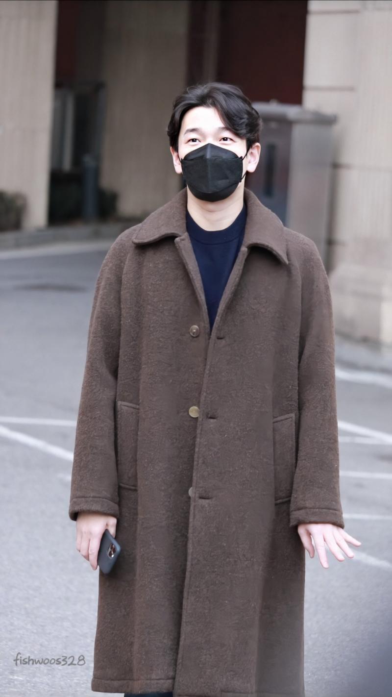 조승우...본업엔 섹시하고 본체는 말도 느리고 귀엽고... 갭차이...도 오지지만 무엇보다 잘생겼거든 외모 이상형은 코 예쁘고 눈썹 정리한 사람