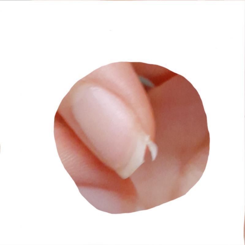 손톱이 약한것도 아니야 물어뜯은것도 아녀