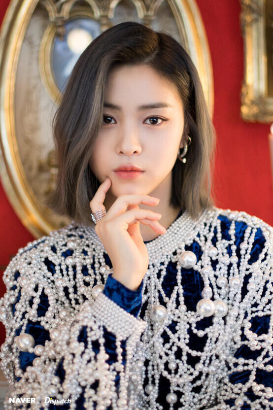 멋지게 예쁜 류진 사랑해 ㅠㅠㅠㅠㅠㅠㅠ 너만큼 단발이 잘어울리는 사람은 없을거야