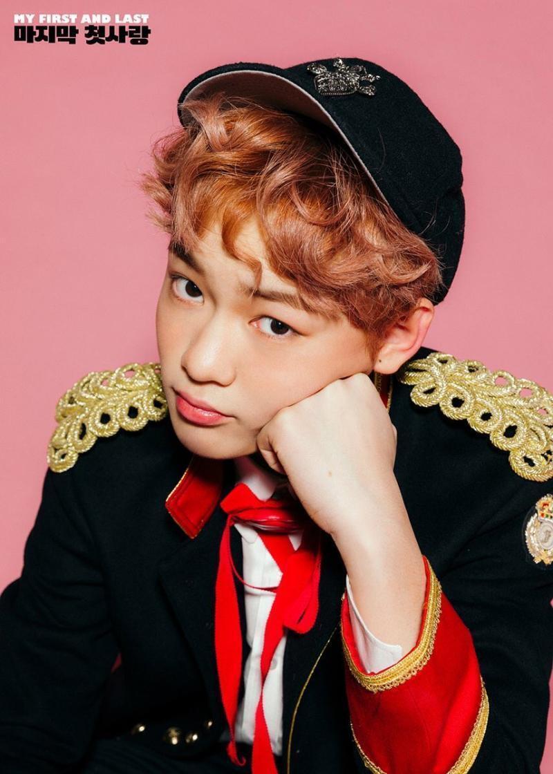 >>7 봐줘서 고마워!! 천러는 2020년에 스무살이 됐어 초록머리는 위고업 활동시기야 위고업 뮤비 색감이랑 분위기 미쳐버리니까 한 번쯤 감상해