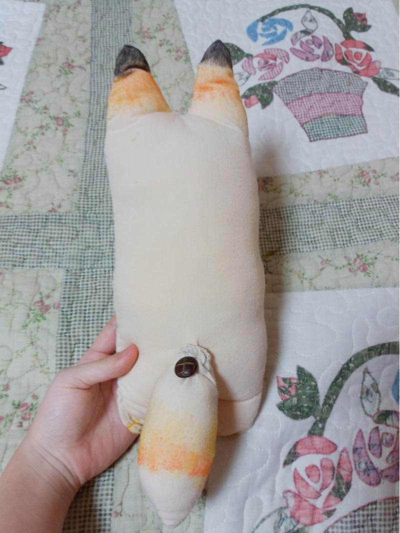 오늘 하루종일 이 인형 만들었어. 손바느질로 만드니까 오래걸리네ㅠㅠ 여우인형이얌