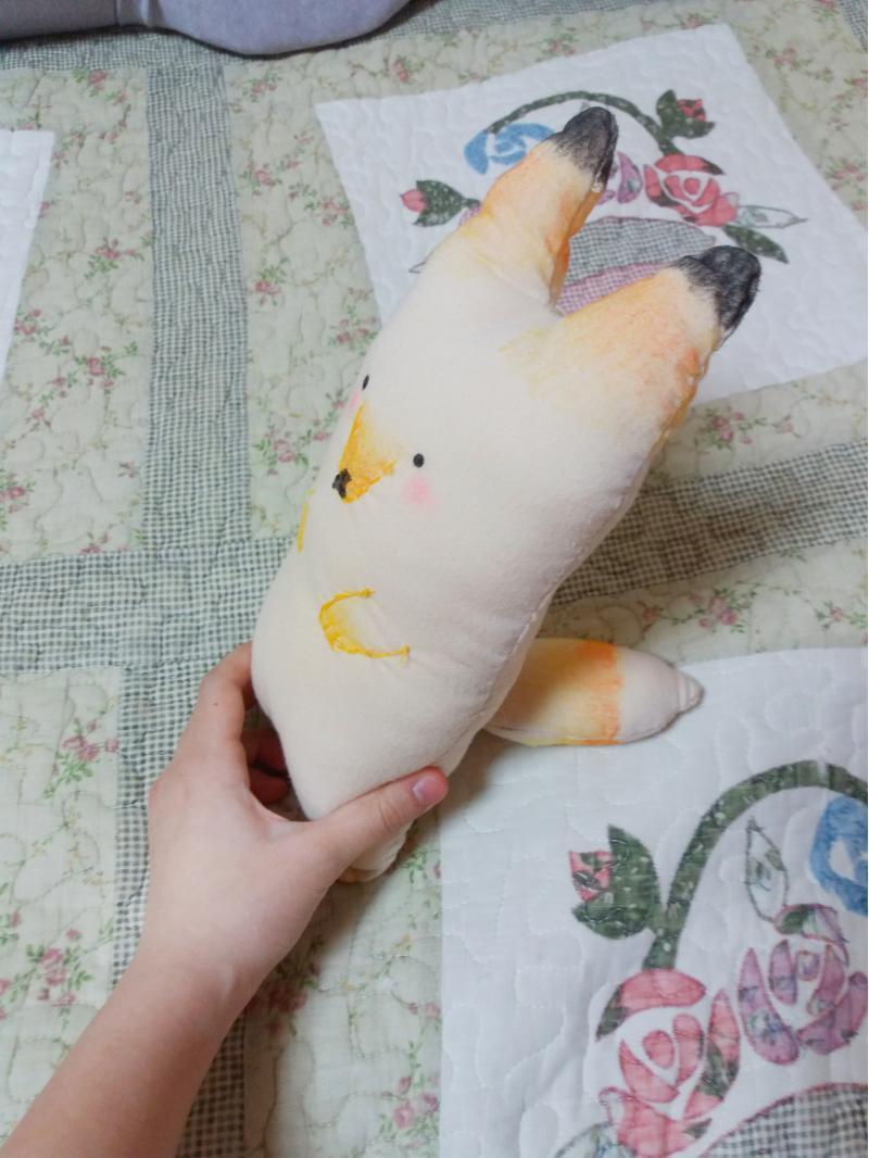 오늘 하루종일 이 인형 만들었어. 손바느질로 만드니까 오래걸리네ㅠㅠ 여우인형이얌