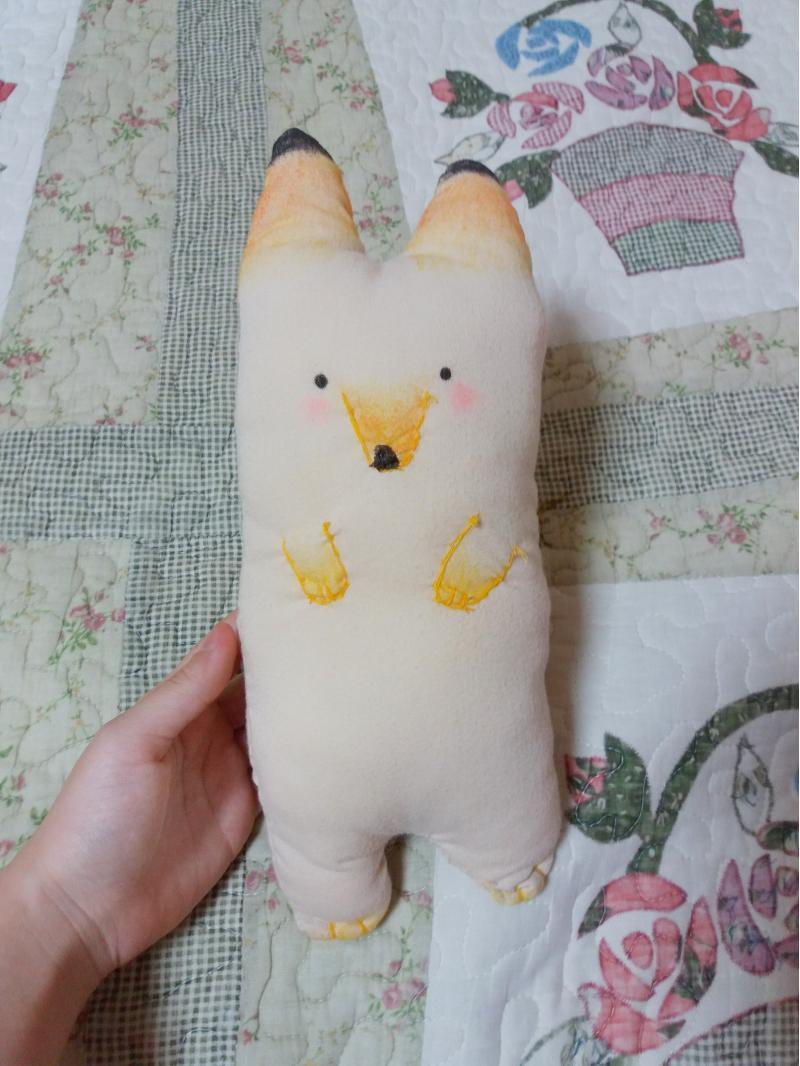 오늘 하루종일 이 인형 만들었어. 손바느질로 만드니까 오래걸리네ㅠㅠ 여우인형이얌