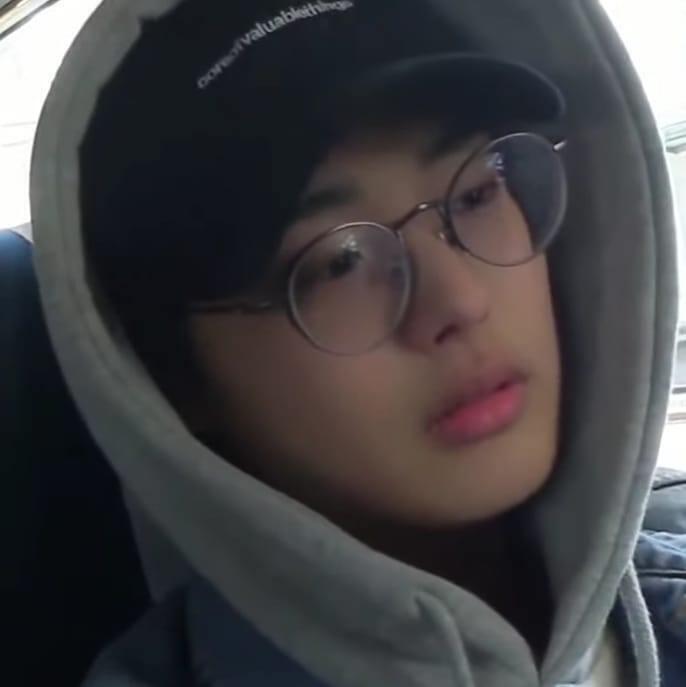 이건 안경알두꺼운거야 ㅎㅎ 넘 귀엽지 최병찬 ㅠㅠㅠㅠㅠㅠㅠㅠㅠㅠ 빅톤 최병찬 꼭 찾아봐줘 ㅠㅠㅠㅠㅠ♡♡♡