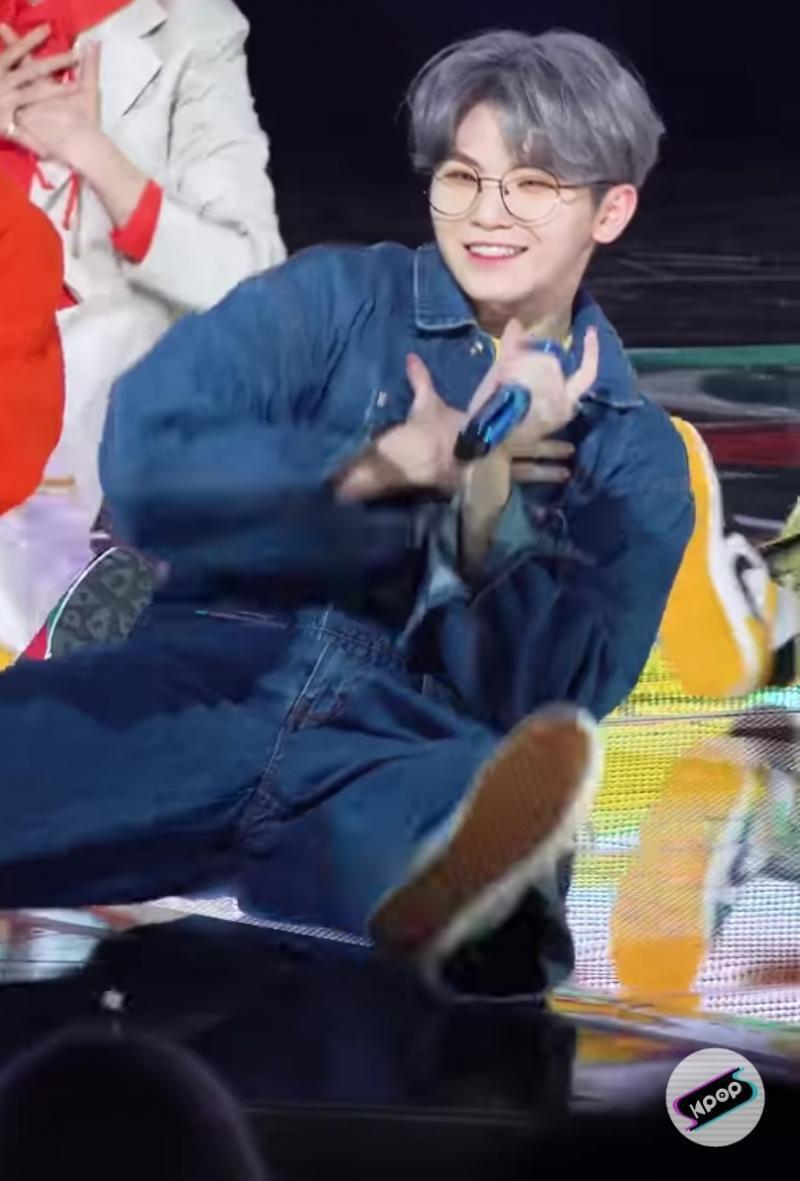 마지막 사진 직캠 https://youtu.be/rdxjiLrEwSE