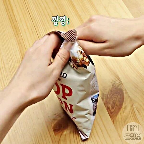 세로로 먹는다는 게 이렇게 뜯어서 먹는다는 거야? 맞다면 나도 세로로 먹는데...