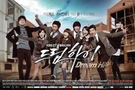 드림하이 (2011) 초딩 시절 뽑기기계로 팬던트 뽑아서 목에 걸고 다녔다