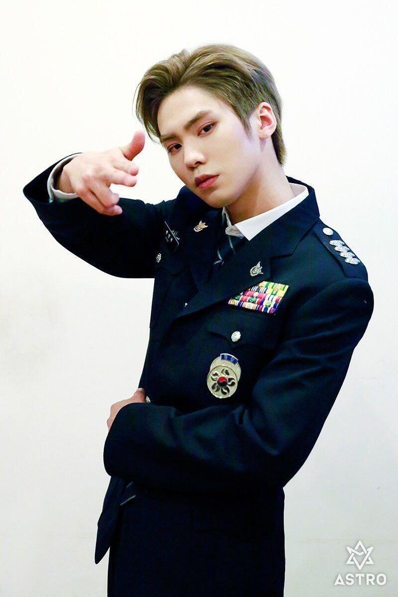 아스트로 진짜 실력파인데 안떠 개타지오 일 엄청 안해 다들 잘생겼어
