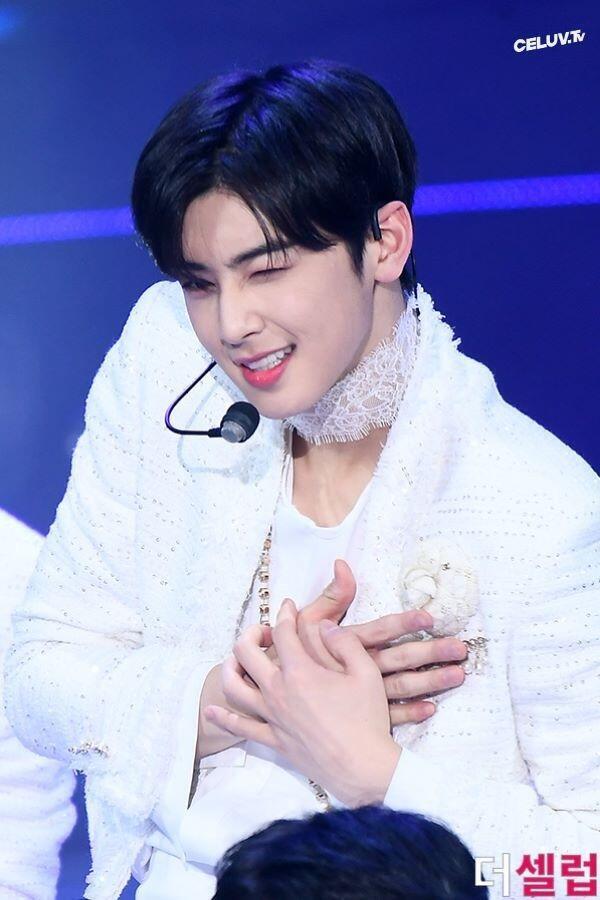 레알 아스트로 사랑해 내 통장 다 바칠수있어 진짜 다 잘생겼는데 제발 판타지오 일 좀 하자 개그 잘하고실력있고 잘생긴애들 데리고 뭐하는거야