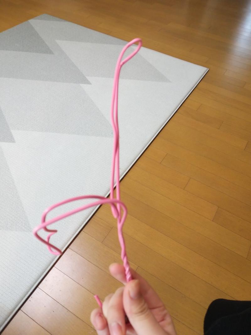 핸드폰 거치대 만든다고 설치다가 나온 작품..