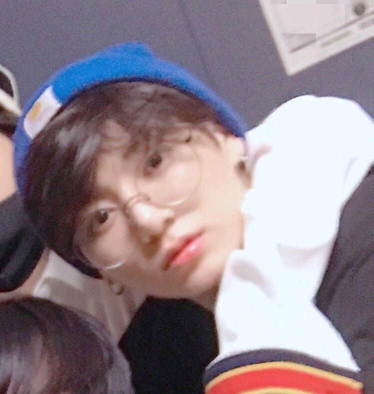 방탄소년단 정국 진짜 안경이 이렇게 귀엽게 잘 어울릴수는 엄ㅅ을거야 ㅠㅠㅠㅠ