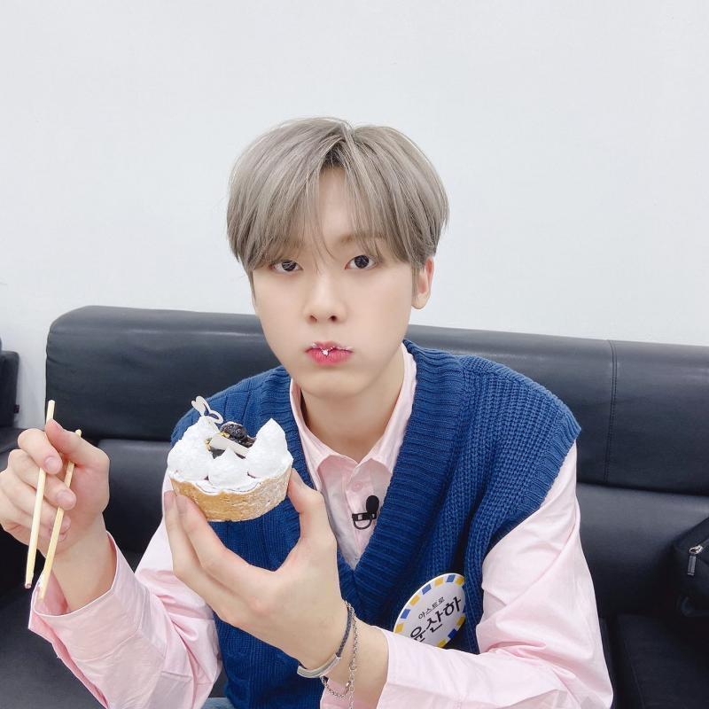 우리 산하!!내가 산하때문에 산다 키 184 21살 막내
