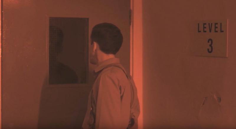 문은 4자리의 특정한 숫자를 입력할 수 있는 잠금장치로 잠겨있다. 버튼을 누르니 어떤 특정한 음이 재생되었다. # 구글 드라이브 링크를 확인해주