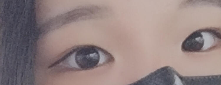 오늘화장 대만족인데 오른쪽 뷰러 풀려버려서 너무아쉬워 이씽