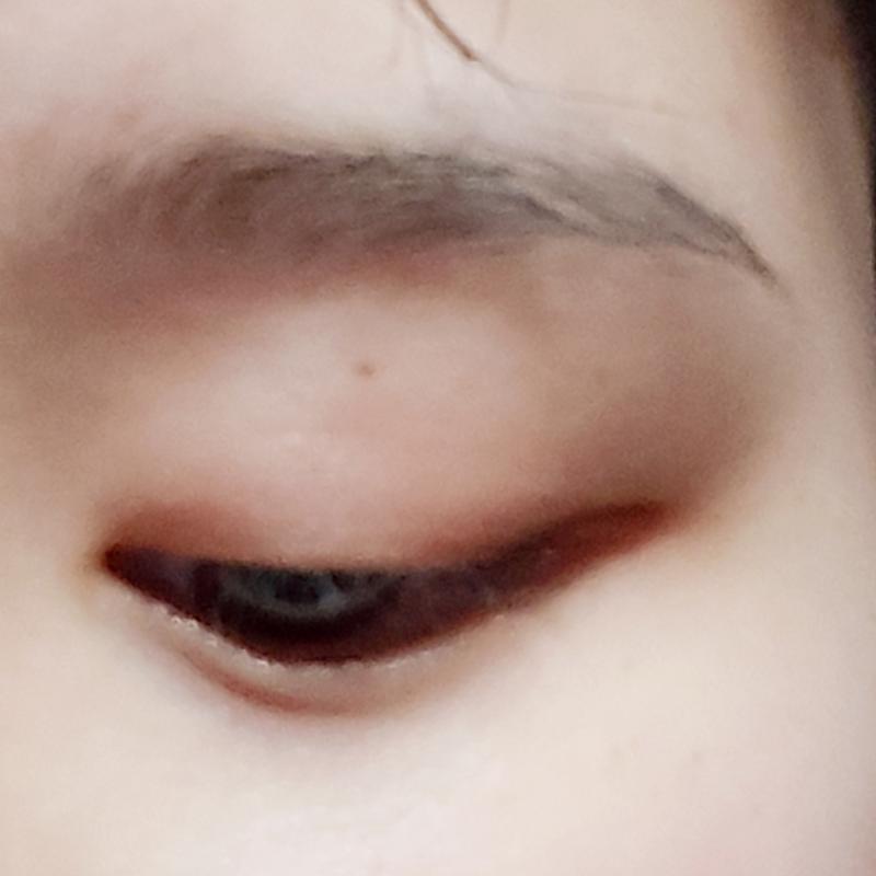 독서실 메이크업...? 원래 섀도도 안 바르는데 오늘은 너무 하고 싶어서 블러셔 눈에 칠햇당..ㅎㅎ