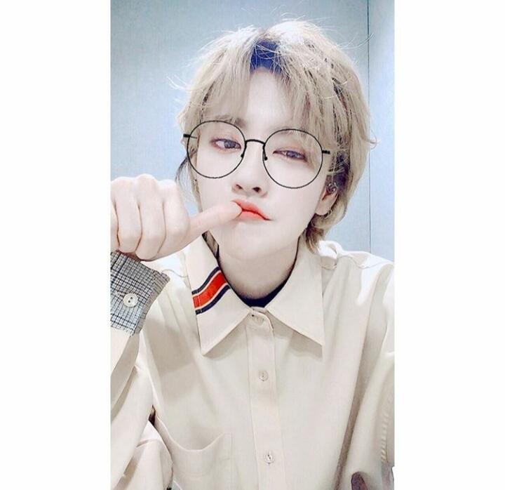 하나만 더 올릴겍,, 잘생긴 여돌 하면 공원소녀 미야 못 빼놓지 최근사진은 아닌데 진짜완전,,,으악 좀 덜 유명해서 그렇지 진짜너무세상완전잘생겼