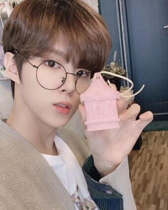 엑스원 김우석 ㅠㅠㅠㅠㅠㅠㅠㅠㅠㅠㅠ 진짜 개귀엽거든 바로입덕 쌉가능