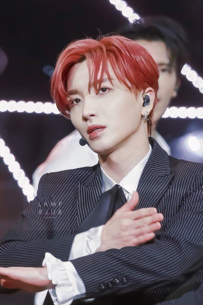 슈퍼주니어 이특...!!! 존나 잘생겼다 볼때마다 현타와... 나이 의외로 많다...