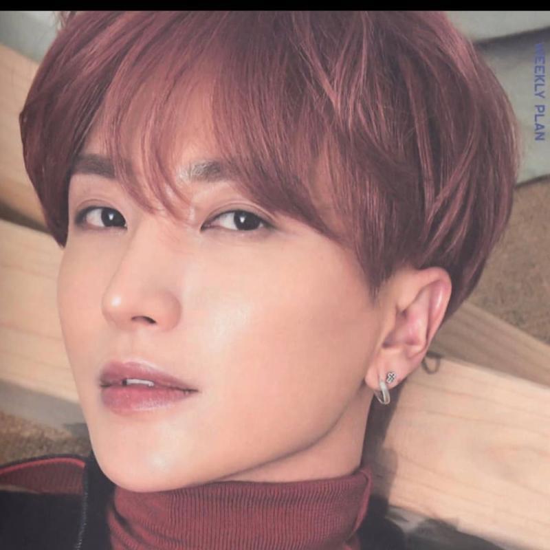 슈퍼주니어 이특...!!! 존나 잘생겼다 볼때마다 현타와... 나이 의외로 많다...