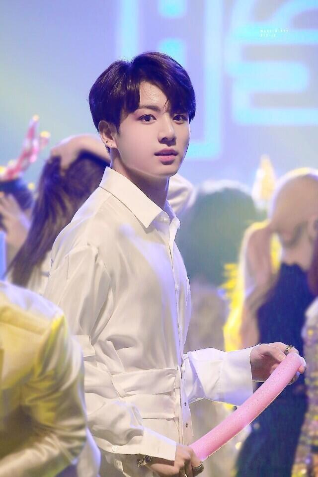 전정국 그냥 존나 잘생겼어