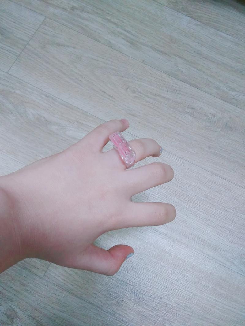 내가 친구랑 놀면서 산건데 이걸 끼워줬어...