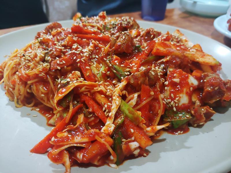 >>5 비빔면은 아니고 골뱅이소면...