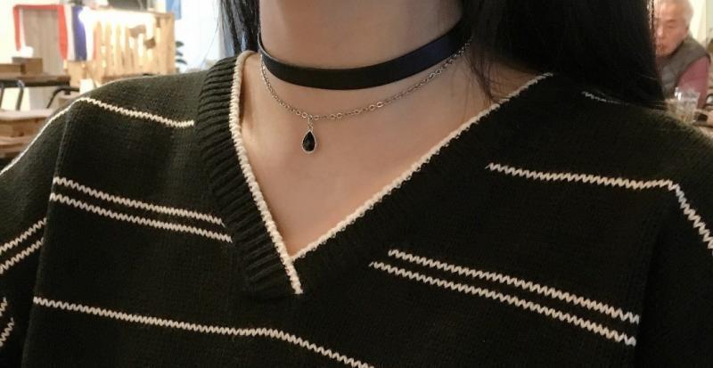 목걸이 둘 중에 뭐 살까 참고로 칼단발이야 2가 더 끌리긴 하는데...